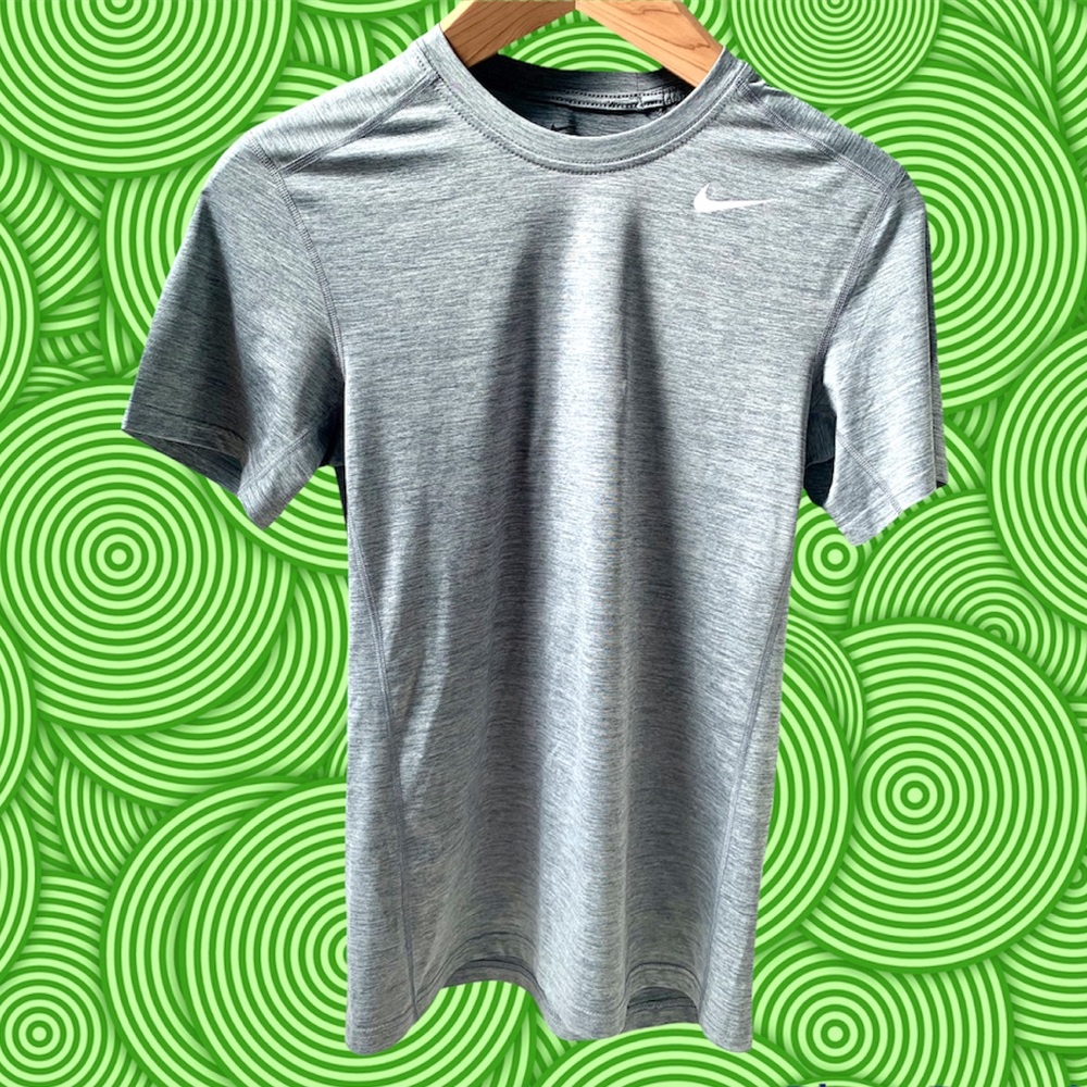 Men’s Nike top